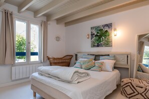 4 bedrooms, iron/ironing board, WiFi