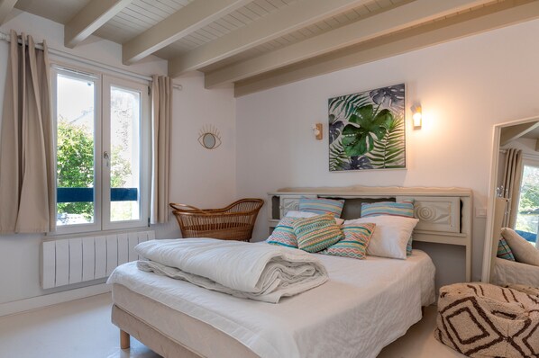 4 bedrooms, iron/ironing board, WiFi