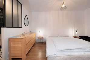 4 bedrooms, iron/ironing board, WiFi