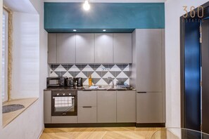 Frigorífic, microones, forn i placa de cuina 