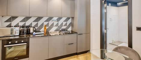 Refrigerador, microondas, horno y lavavajillas