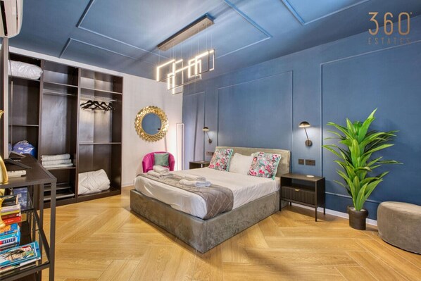 1 Schlafzimmer, Schreibtisch, Bügeleisen/Bügelbrett, Reisekinderbett