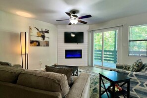 Smart TV, fireplace
