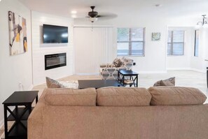 Smart TV, fireplace