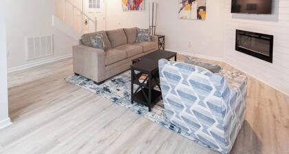 Modern 2BR/2BA peaceful forest-view condo in Westminster, near Lakes and Clemson