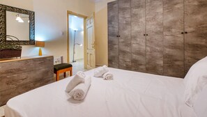 2 bedrooms, desk, iron/ironing board, WiFi