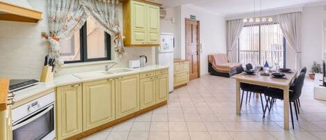 Fridge, stovetop, coffee/tea maker, toaster