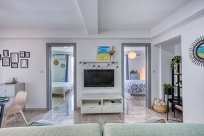 2 bedrooms, desk, iron/ironing board, travel crib