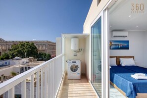 2 dormitoris, escriptori, planxa i posts de planxar i wifi 