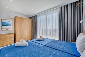 2 bedrooms, desk, iron/ironing board, WiFi