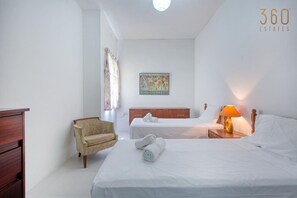 Desk, iron/ironing board, WiFi, bed sheets