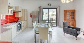 Fridge, microwave, oven, coffee/tea maker