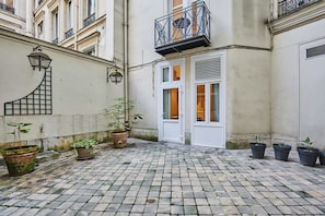 Apartment | Perincian bahagian luar