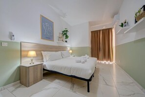 3 bedrooms, desk, iron/ironing board, travel cot