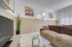 TV - Seaview 3BR Penthouse Escape with Terrace Views! (Marsaskala)