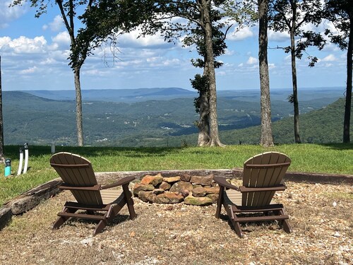 Ozark Vista Retreat - A one bedroom, pet friendly space with a fantastic view!