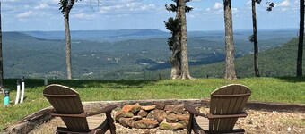 Ozark Vista Retreat - A one bedroom, pet friendly space with a fantastic view!