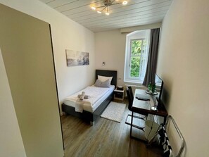 Classic Single Room, Non Smoking, Garden View | Desk, free WiFi - Hotel Waldhaus Pulsnitz (Pulsnitz)
