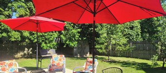 ONE BLOCK from GRAPE JAMBOREE in DOWNTOWN GENEVA!