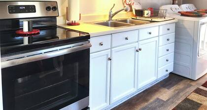 ONE BLOCK from GRAPE JAMBOREE in DOWNTOWN GENEVA!