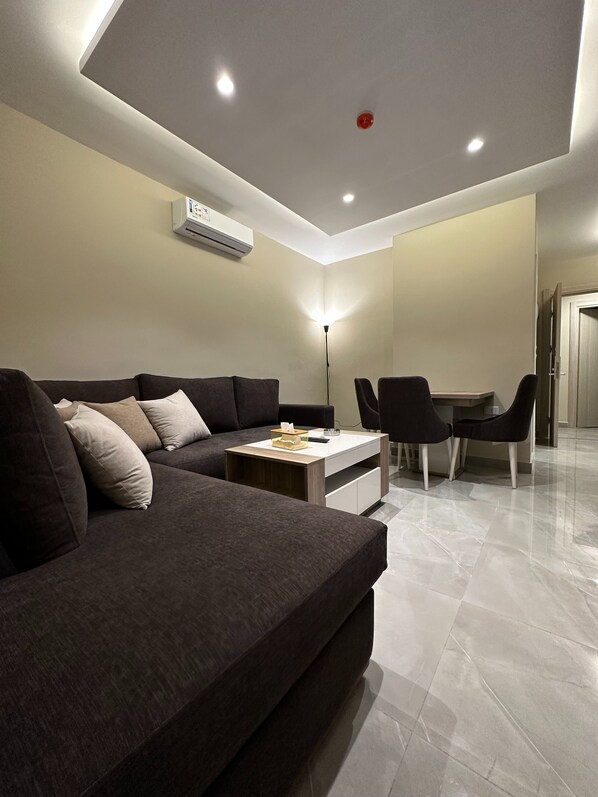 Apartment, 1 Bedroom, Accessible, Smoking | Living room