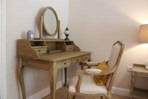 Interior - Quaint 1-bedroom house in Cheltenham (Cheltenham)