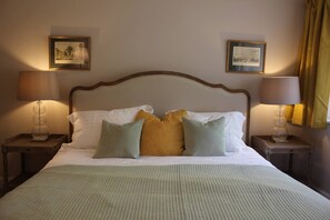 1 bedroom, iron/ironing board, free WiFi, bed sheets - Quaint 1-bedroom house in Cheltenham (Cheltenham)