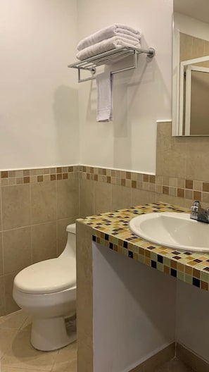 Classic Twin Room | Free WiFi