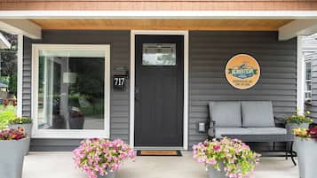 Vista frontal de la propiedad