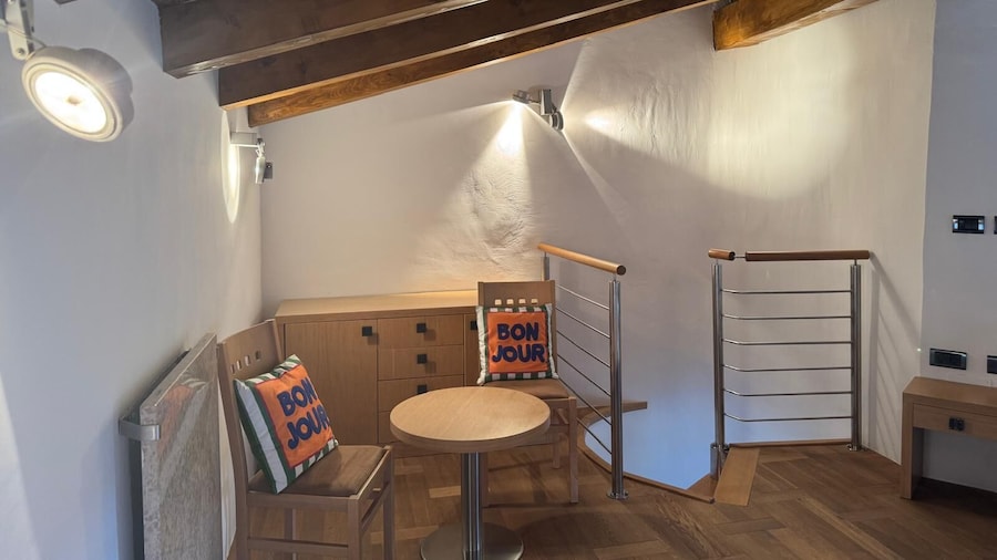 SMARTnoOK Rooms & Apartment