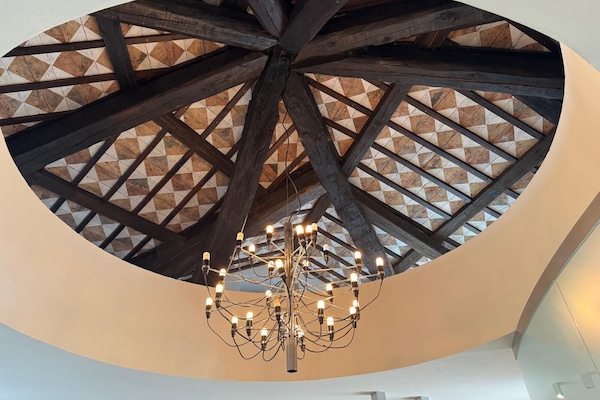 Departamento superior | Área de sala de estar | Smart TV de 40 pulgadas con canales digitales