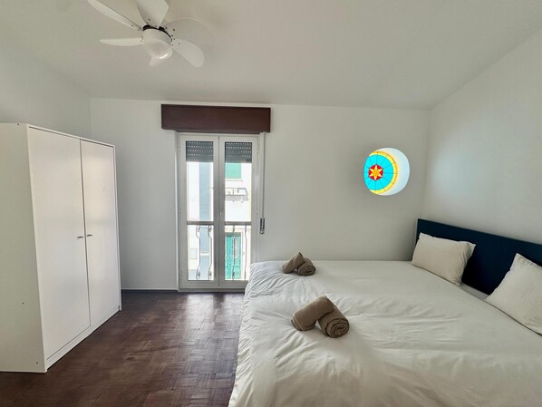 4 habitaciones, tabla de planchar con plancha, wifi y ropa de cama 