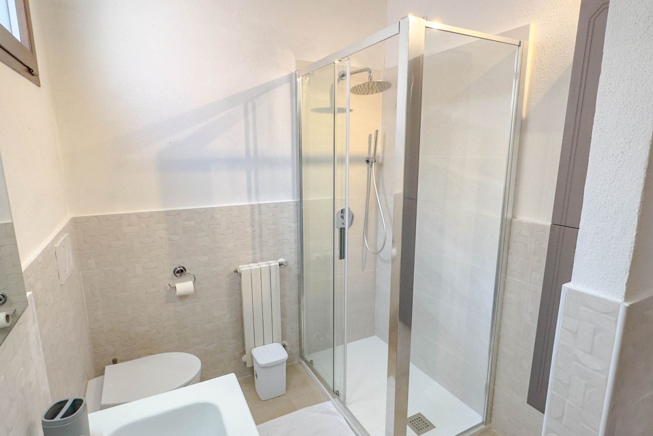 Dusche, Haartrockner, Bidet, Handtücher