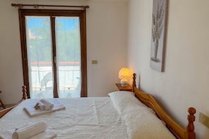 2 bedrooms, iron/ironing board, travel cot, free WiFi