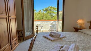 2 bedrooms, iron/ironing board, travel crib, WiFi (free)