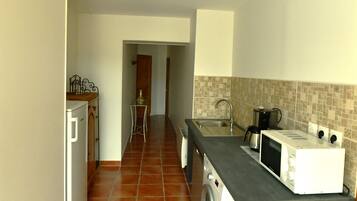 Fridge, microwave, coffee/tea maker, electric kettle