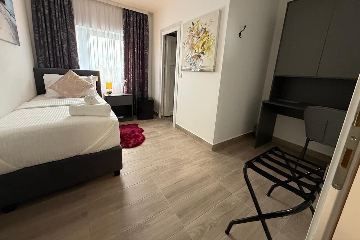 Basic Single Room | In-room safe, blackout drapes, free WiFi