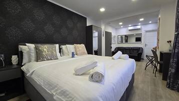 Suite Deluks | Minibar gratis, brankas, tirai kedap cahaya, dan Wi-Fi gratis