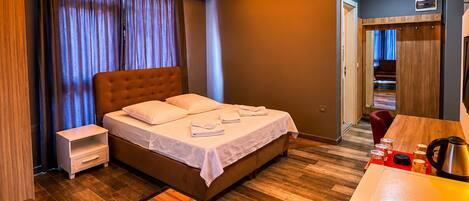 Standard Room | Egyptian cotton sheets, premium bedding, desk, free WiFi