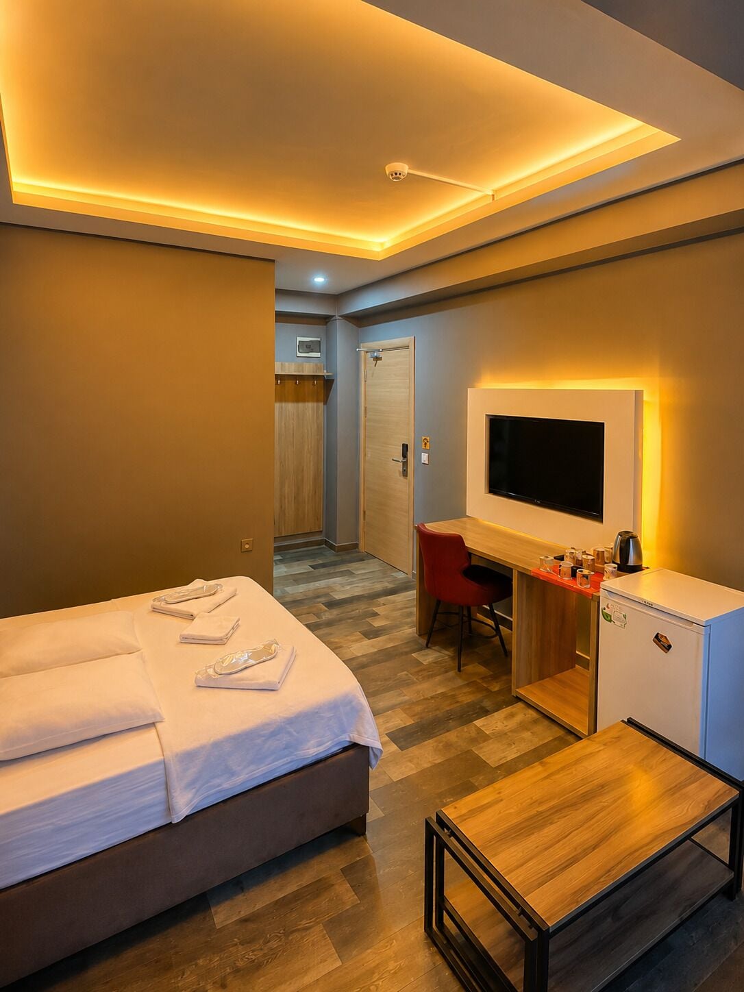 Standard Room | Egyptian cotton sheets, premium bedding, desk, free WiFi