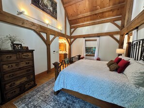 5 bedrooms, in-room safe, iron/ironing board, travel crib - Cabin with 4BR/3BA and Queen Sofa where there’s something for all ages to enjoy! (Deep Gap)