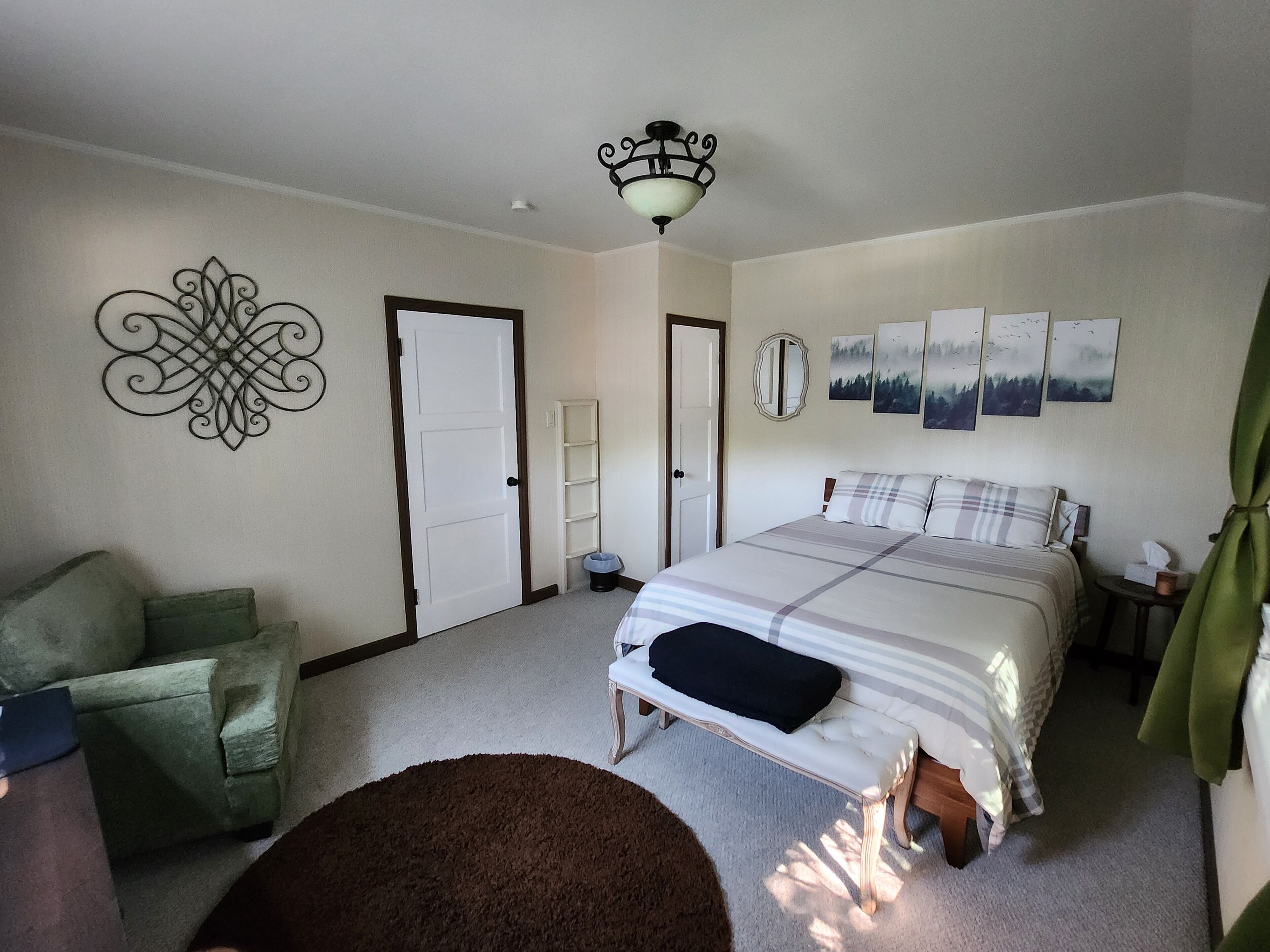 1 habitación, tabla de planchar con plancha, wifi gratis y ropa de cama 