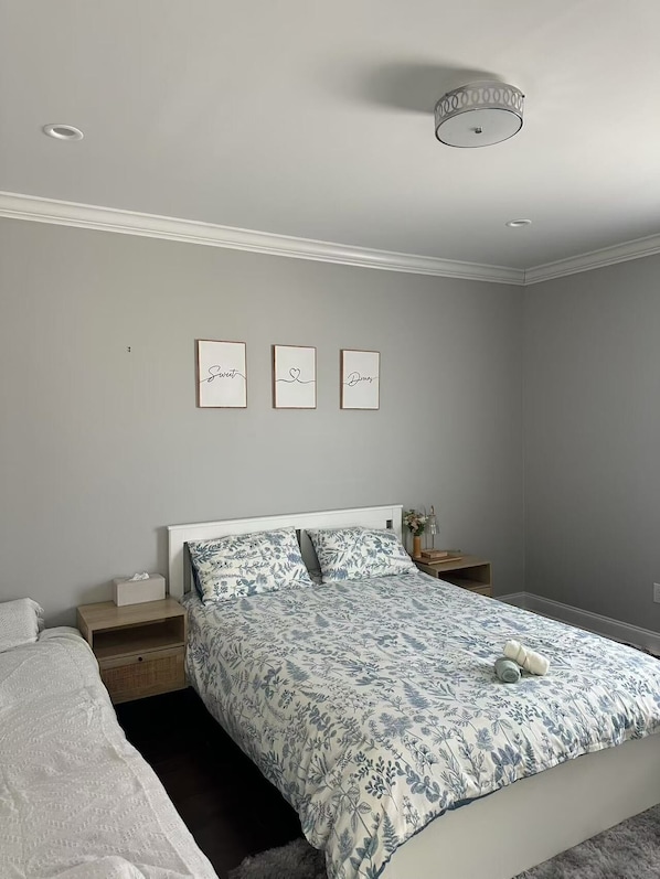 Iron/ironing board, WiFi, bed sheets