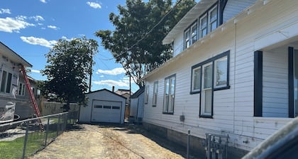 Charming cottage with AC in beautiful downtown Pendleton