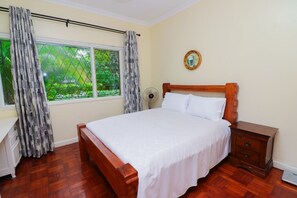 3 bedrooms, iron/ironing board, free WiFi, bed sheets