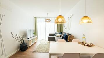 In-room safe, soundproofing, iron/ironing board, free WiFi