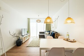 In-room safe, soundproofing, iron/ironing board, free WiFi