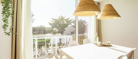 Apartment, 2 Schlafzimmer | Wohnbereich | Kinderspielzeug