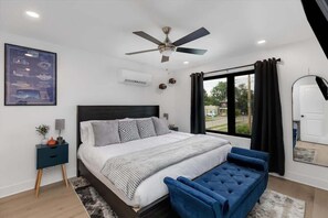 3 dormitorios, tabla de planchar con plancha, cuna de viaje