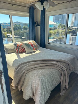 4 slaapkamers, een strijkplank/strijkijzer, gratis wifi, beddengoed